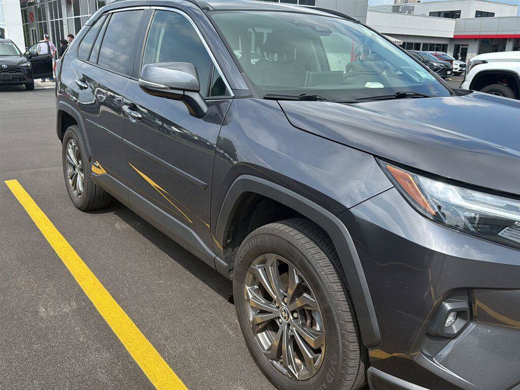 Used 2022 Toyota RAV4 Limited AWD/4WD image 3