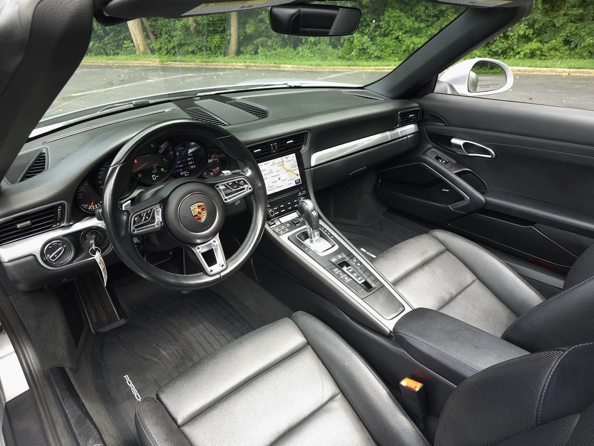 Used 2018 Porsche 911 Carrera RWD image 2