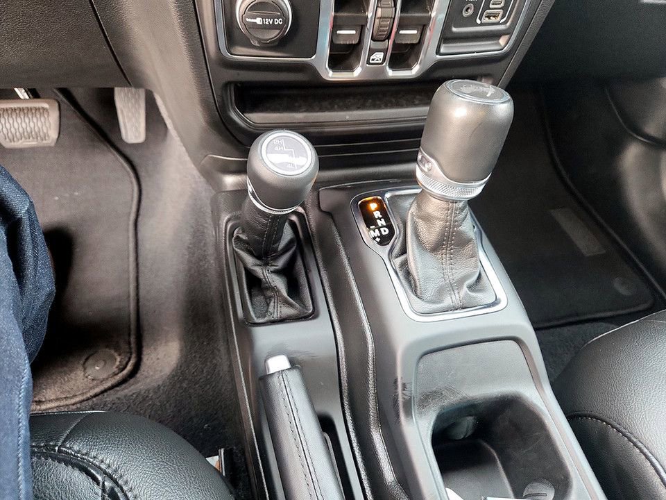 Used 2023 Jeep Wrangler Unlimited Sahara AWD/4WD image 26