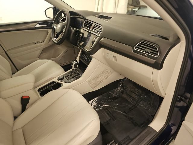 Used 2023 Volkswagen Tiguan SE w/ Panoramic Sunroof Package AWD/4WD image 35