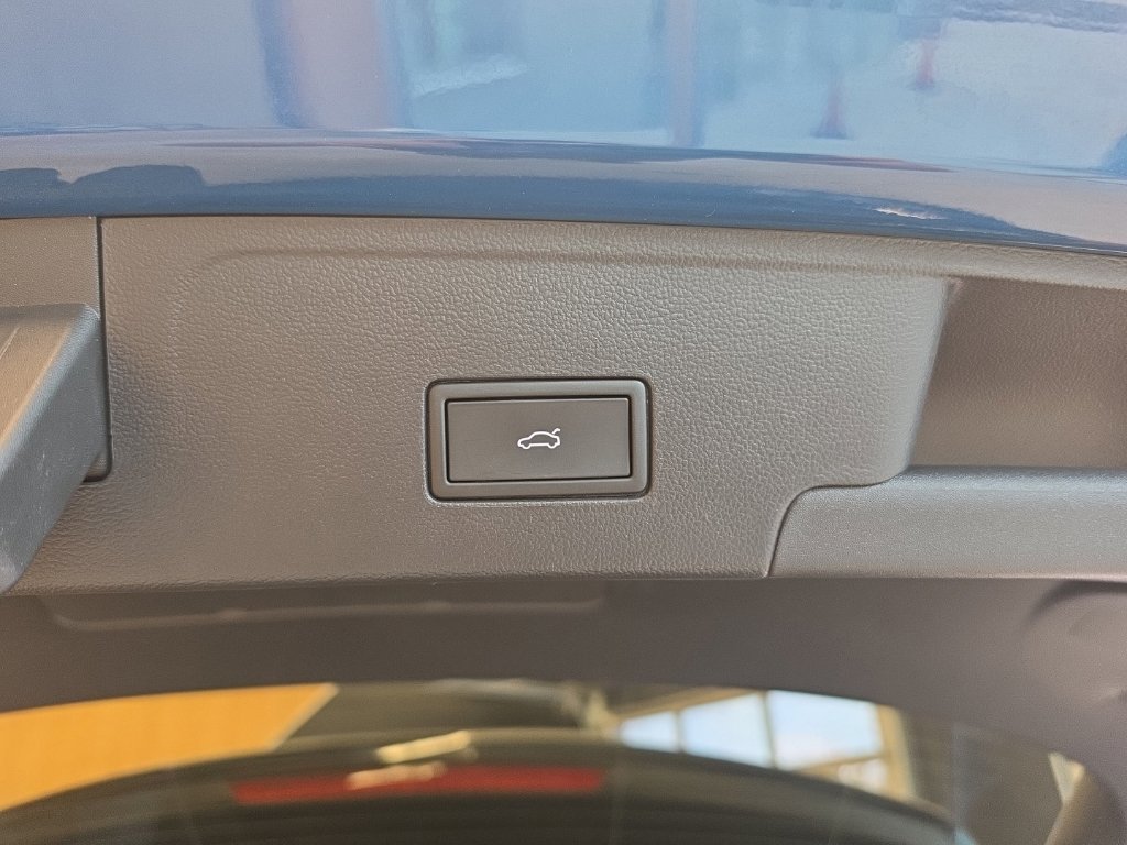Used 2026 Volkswagen Atlas Cross Sport SE FWD image 48
