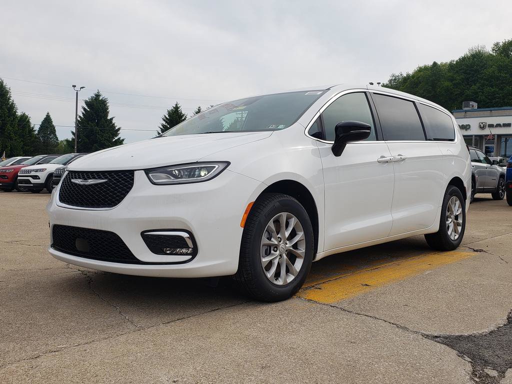New 2026 Chrysler Pacifica Select AWD/4WD image 8