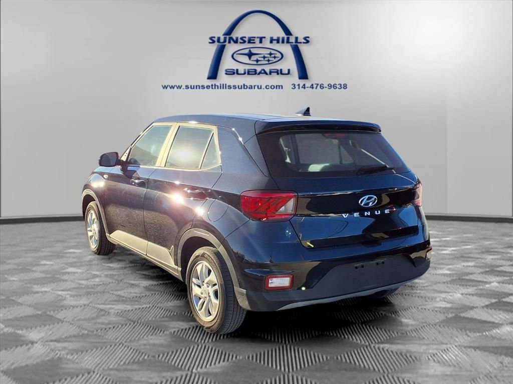 Used 2022 Hyundai Venue SE video 2