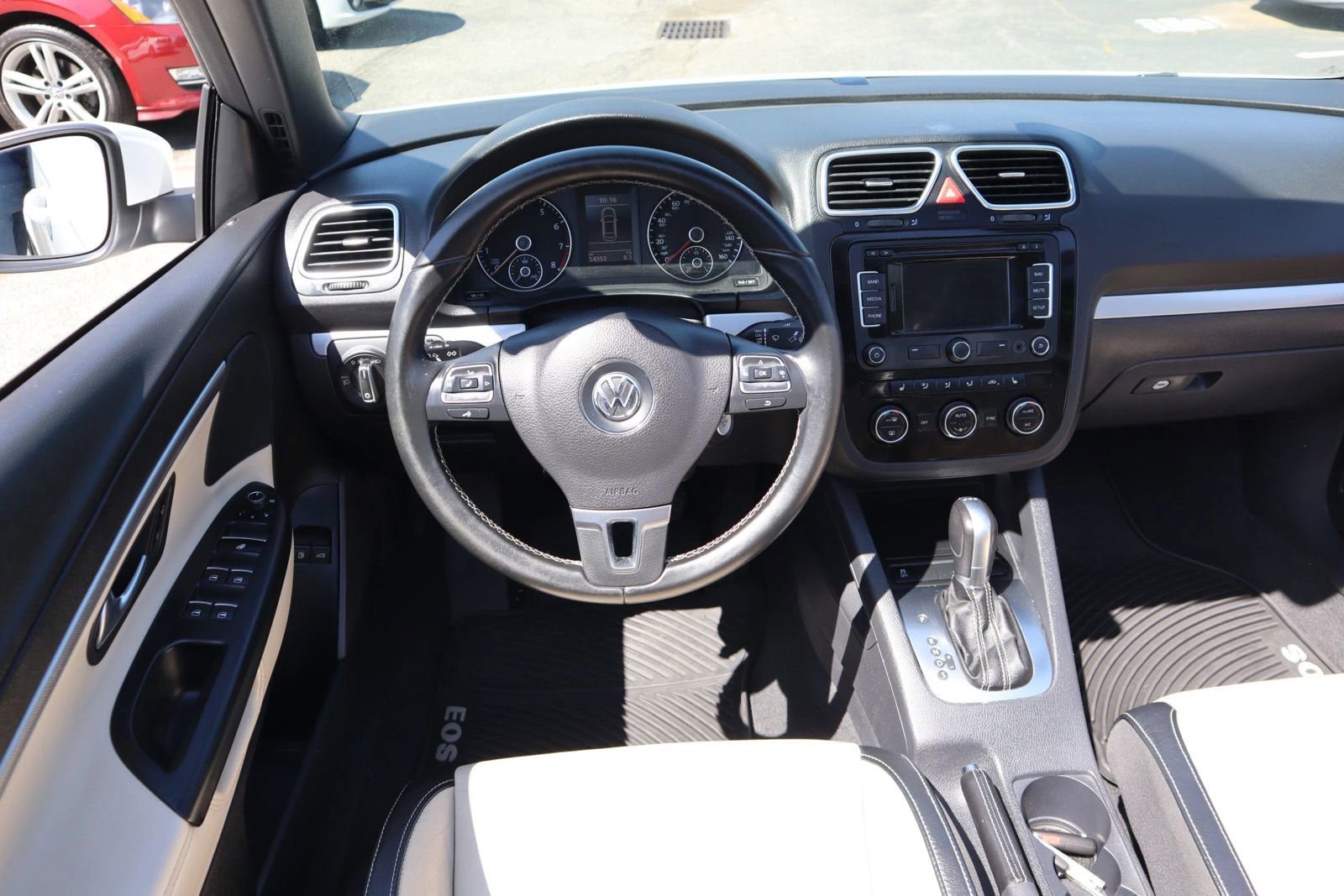 Used 2015 Volkswagen Eos Executive FWD image 16