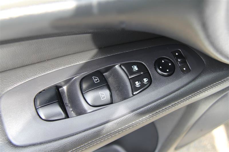 Used 2018 Nissan Pathfinder SL w/ SL Premium Package AWD/4WD image 17