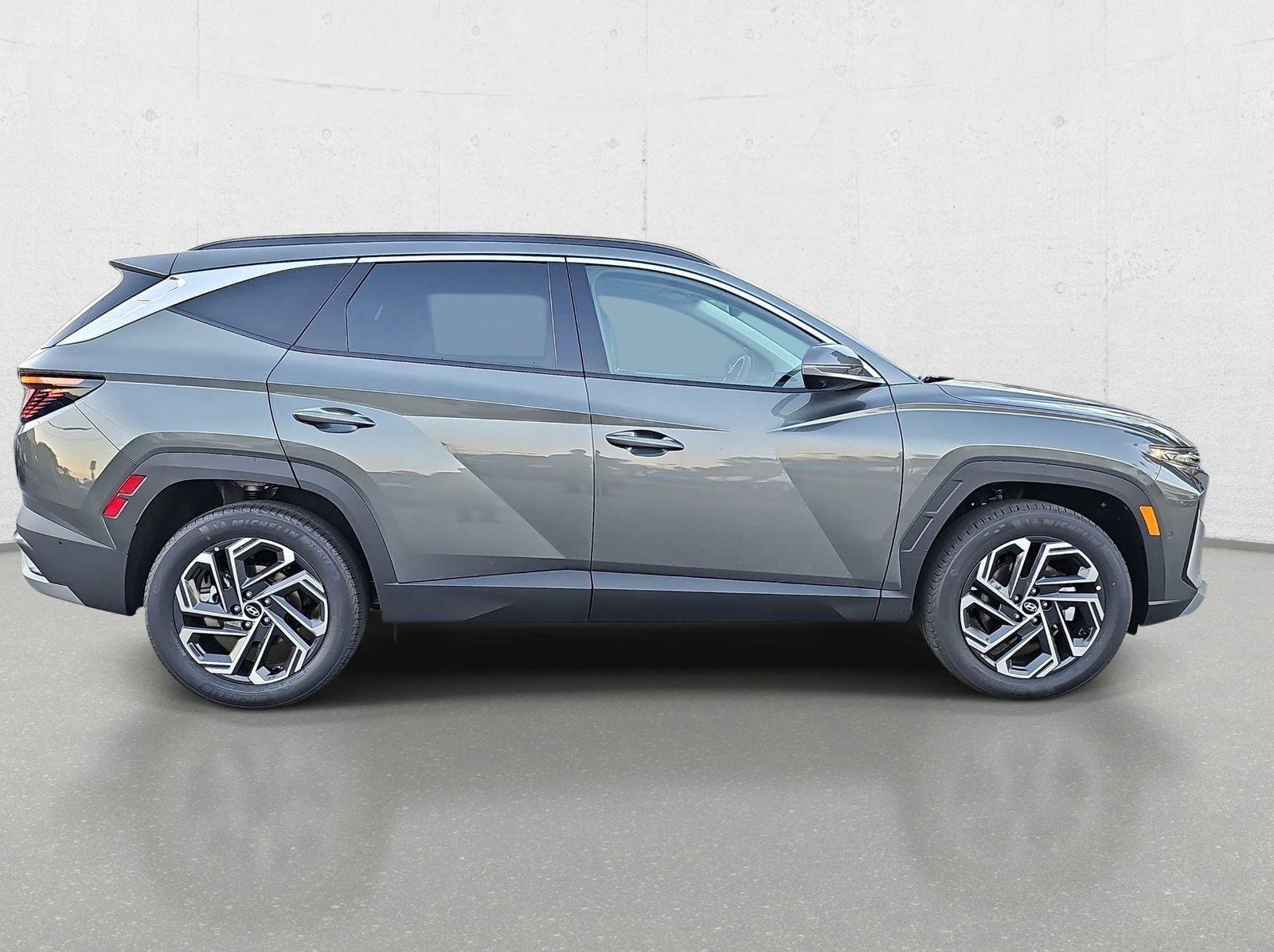 New 2026 Hyundai Tucson Limited AWD/4WD image 2