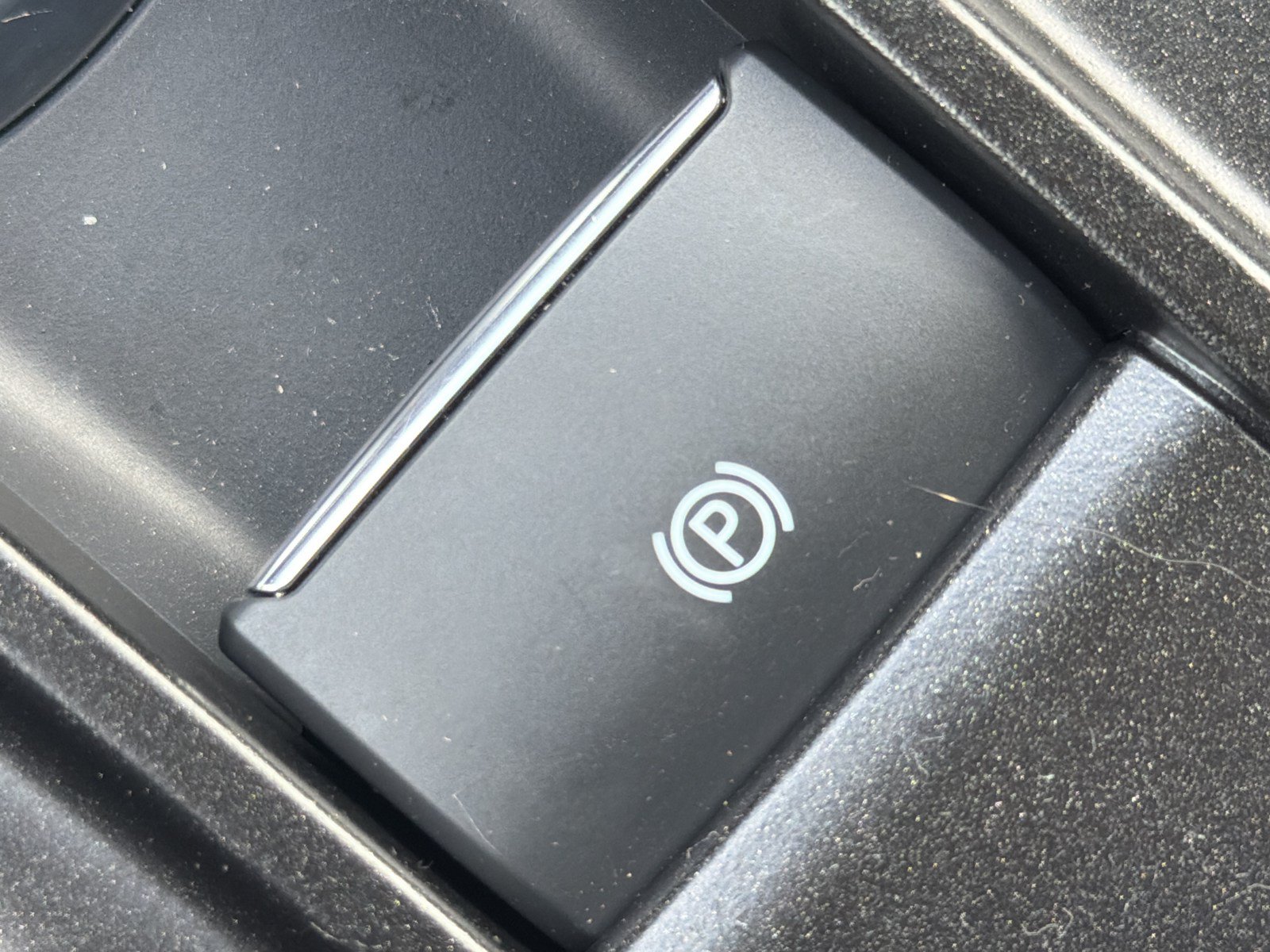 Used 2025 Ford Explorer Active AWD/4WD image 29