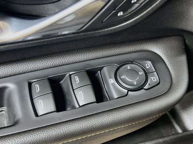 Used 2020 GMC Terrain SLE FWD image 17