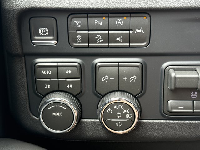 New 2026 Chevrolet Suburban Premier AWD/4WD image 26