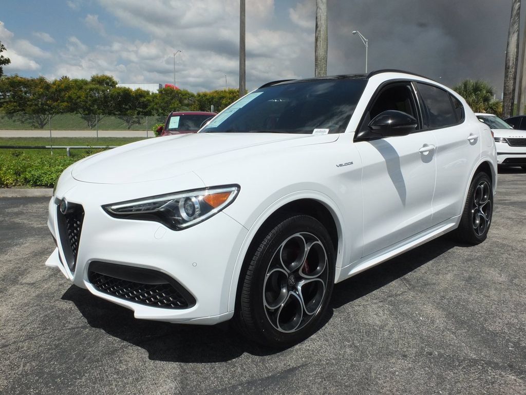 Used 2023 Alfa Romeo Stelvio Veloce AWD/4WD image 16