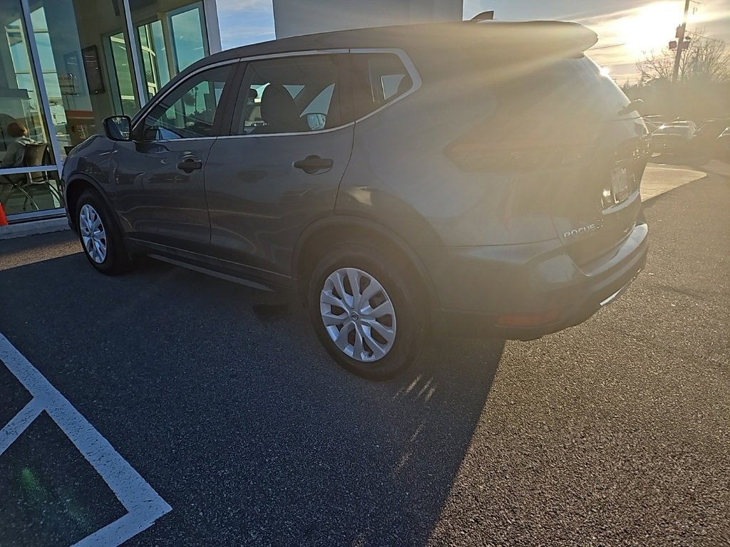 Used 2017 Nissan Rogue S image 6
