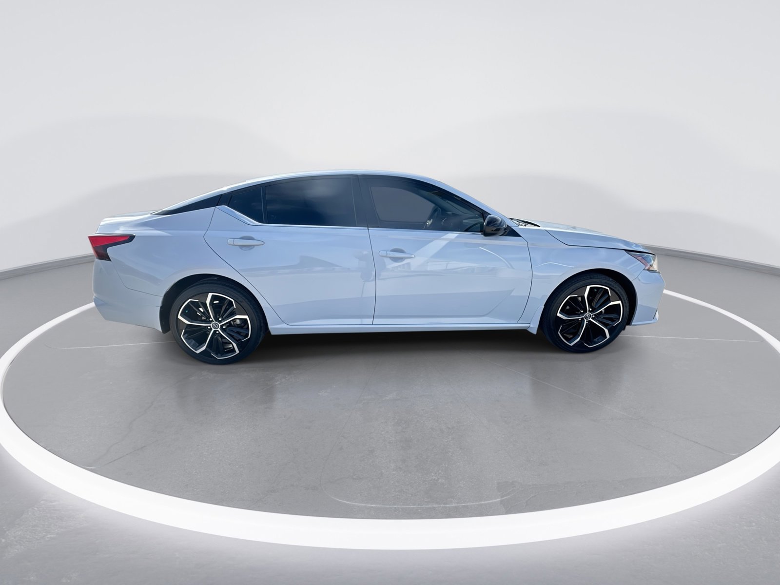 Used 2023 Nissan Altima 2.5 SR w/ SR Premium Package image 9