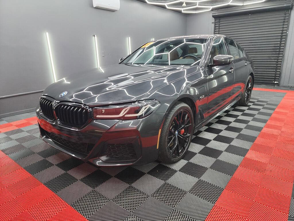 Used 2023 BMW 530e w/ M Sport Package image 1