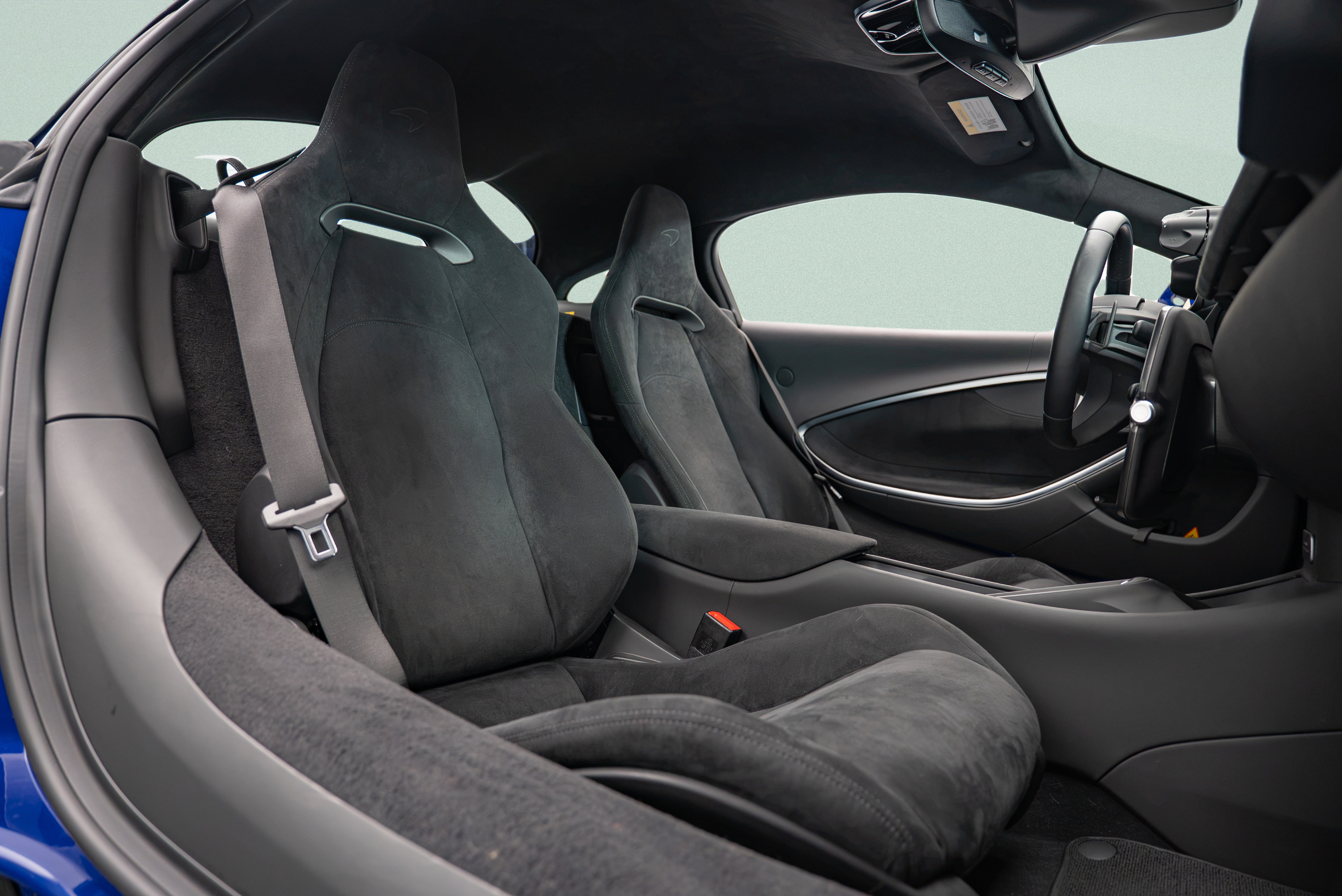Used 2024 McLaren Artura RWD image 10
