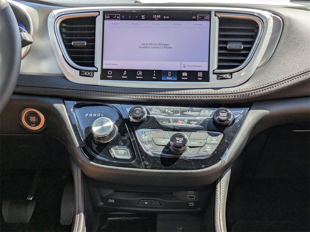 New 2026 Chrysler Pacifica Pinnacle image 23