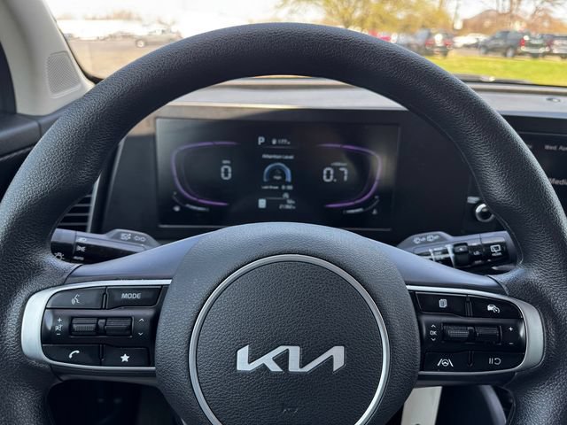 Used 2025 Kia Sportage LX FWD image 22