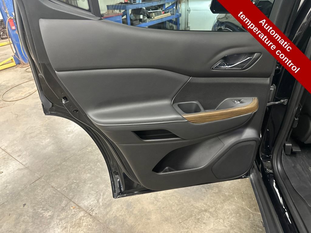 Used 2023 GMC Acadia SLE w/ Driver Convenience Package image 40