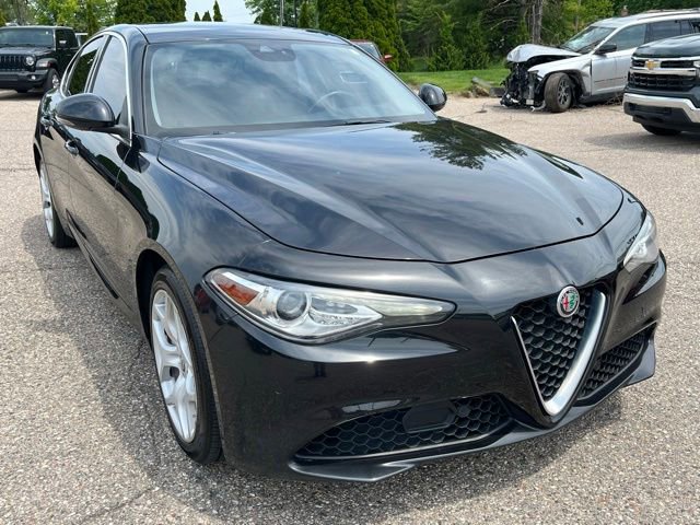 Used 2020 Alfa Romeo Giulia Ti w/ Active Blind Spot Package AWD/4WD image 8