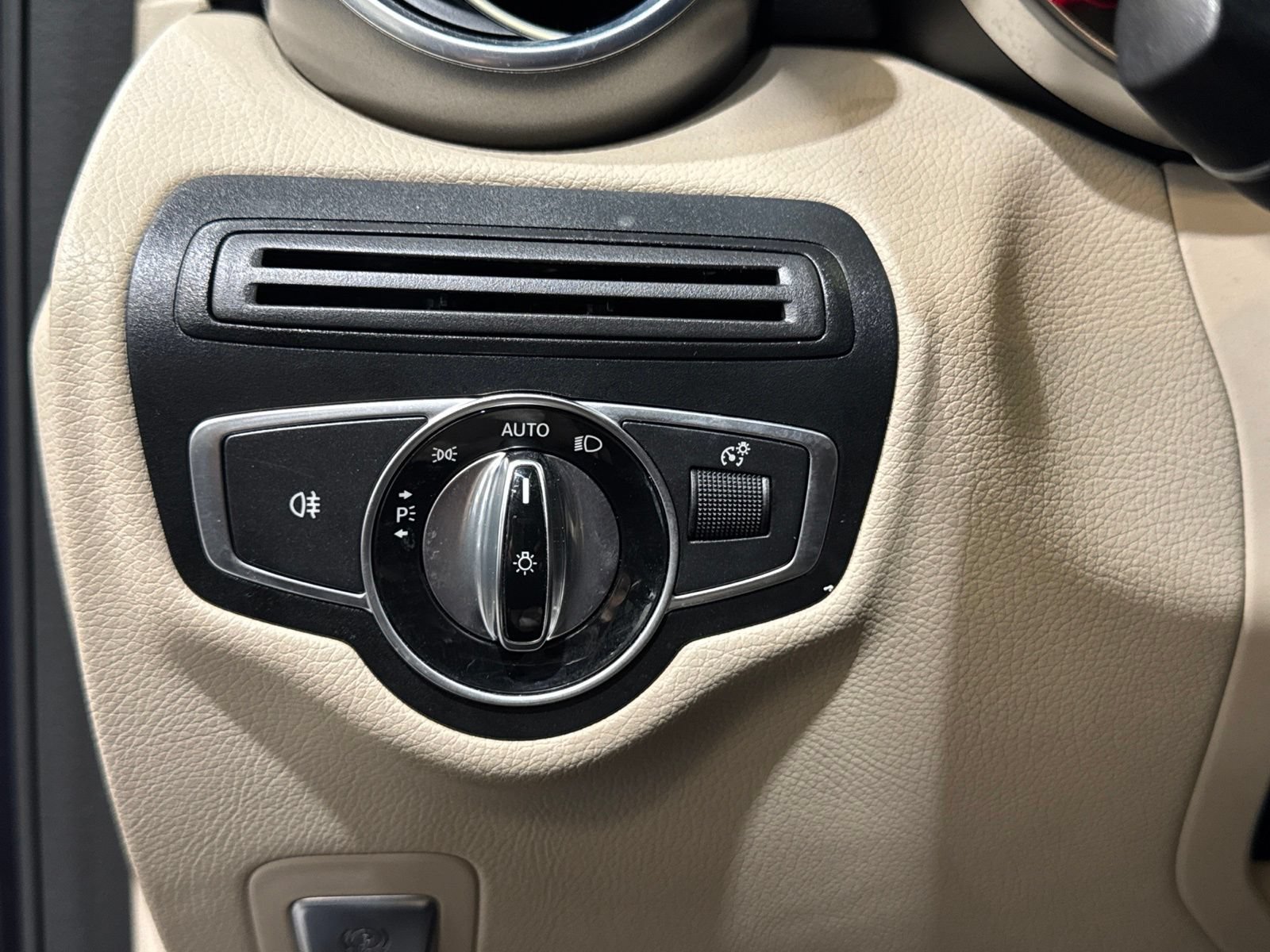 Used 2017 Mercedes-Benz GLC 300 4MATIC image 28