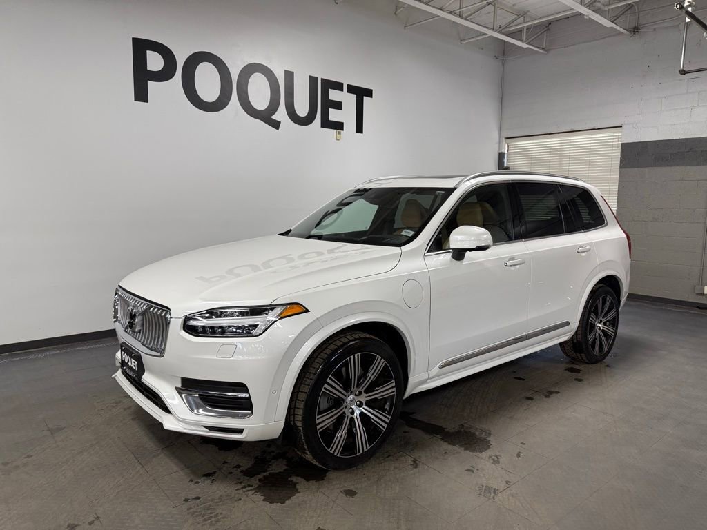 Used 2022 Volvo XC90 T8 Inscription w/ Lounge Package image 2
