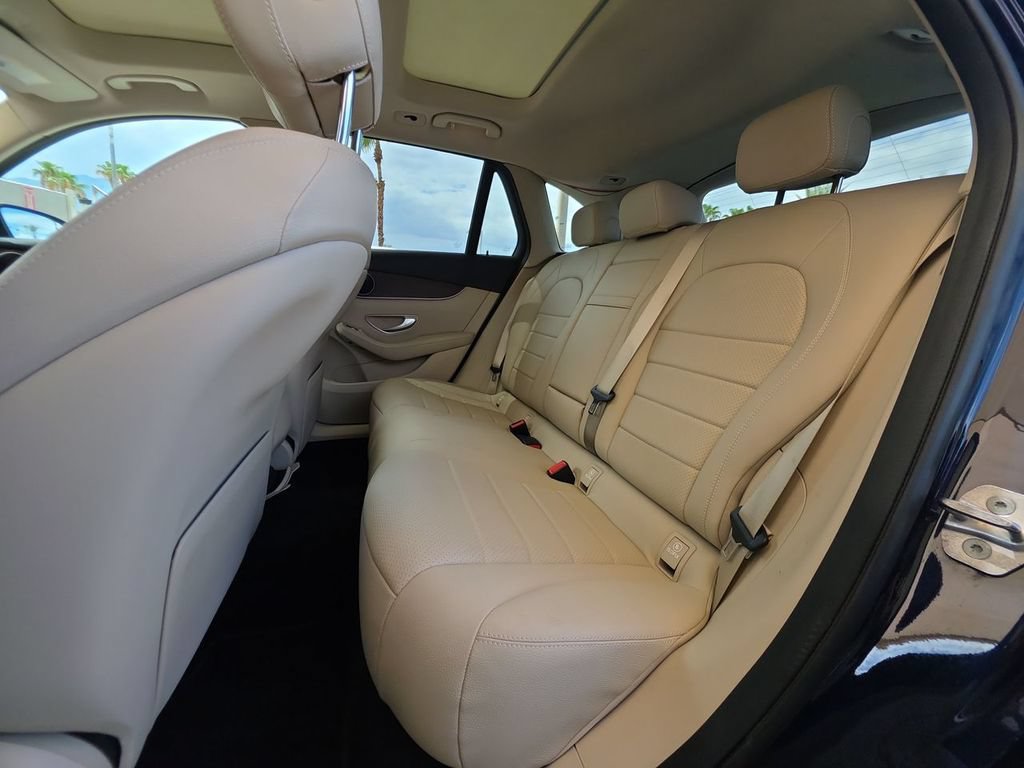 Used 2021 Mercedes-Benz GLC 300 4MATIC image 24
