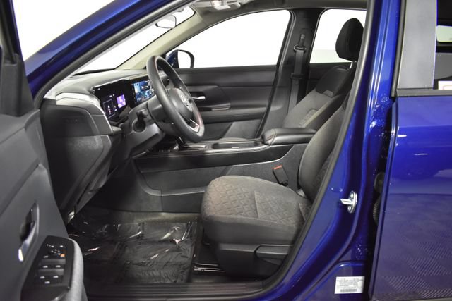 Used 2025 Nissan Kicks SV w/ SV Premium Package AWD/4WD image 11