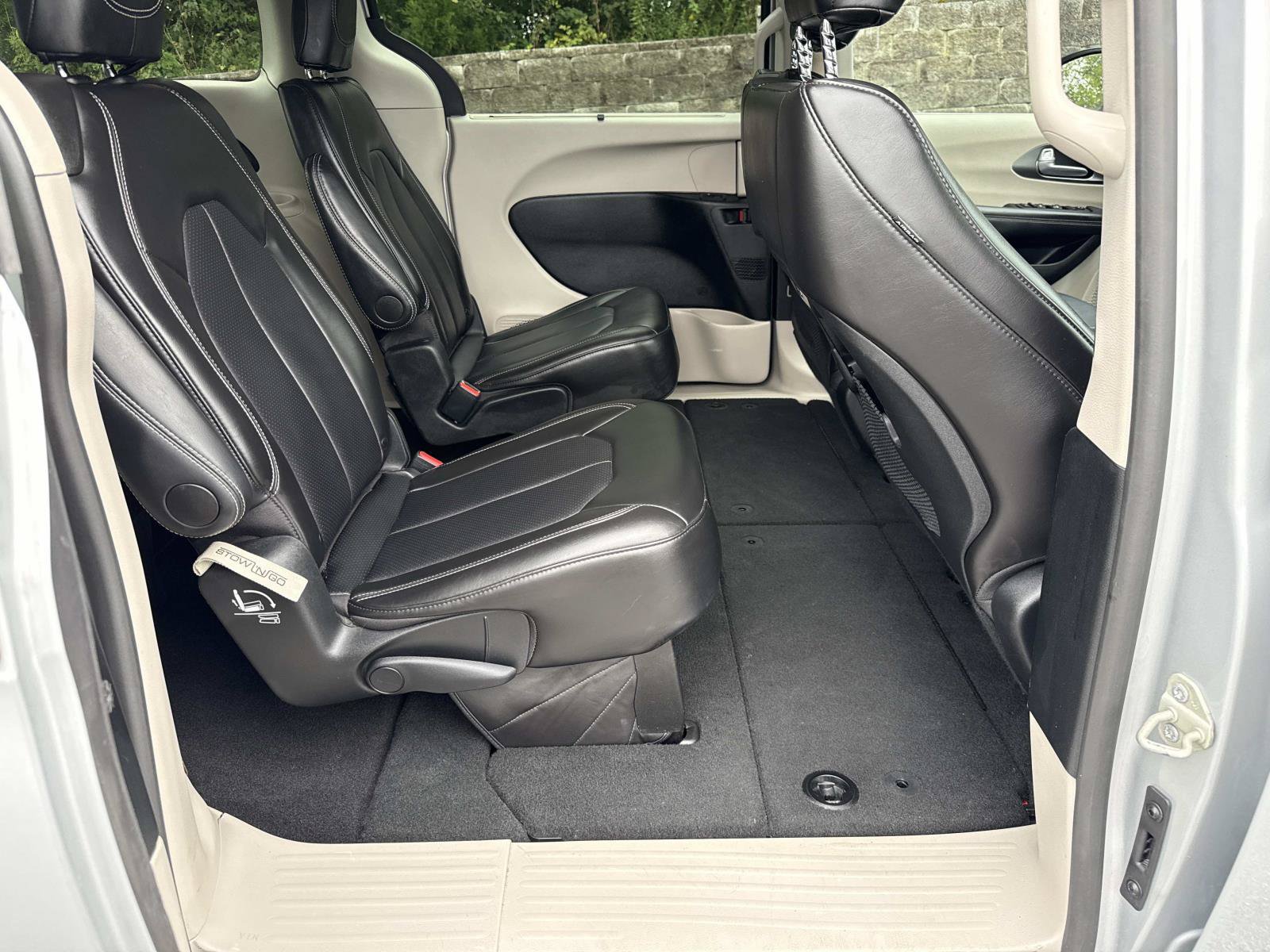 Used 2024 Chrysler Pacifica Touring-L FWD image 26