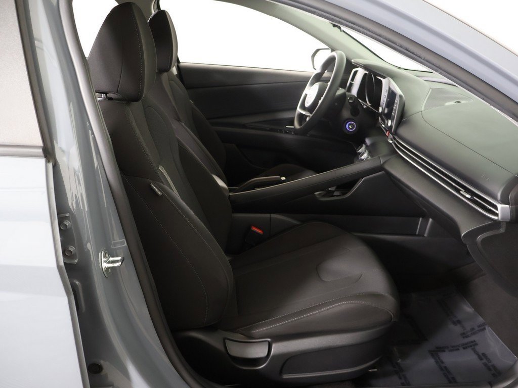 Used 2021 Hyundai Elantra SE image 29