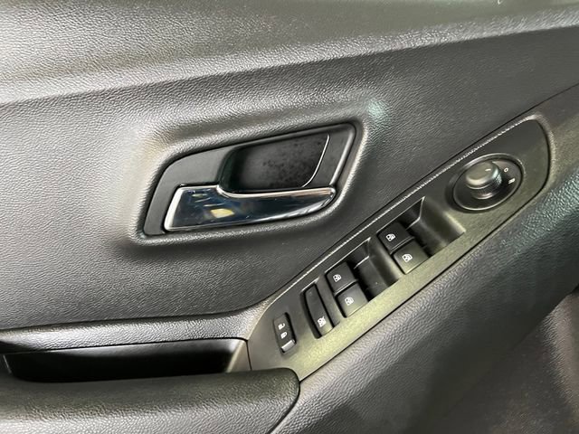 Used 2020 Chevrolet Trax Premier AWD/4WD image 16