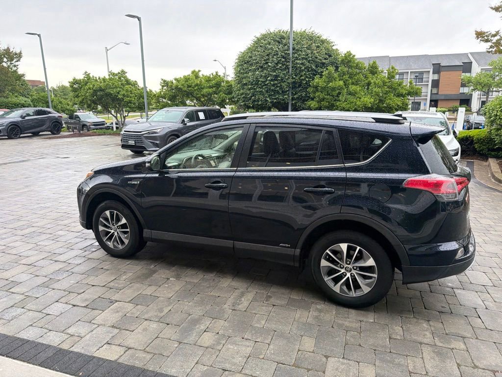 Used 2017 Toyota RAV4 XLE w/ All Weather Liner Package AWD/4WD image 18
