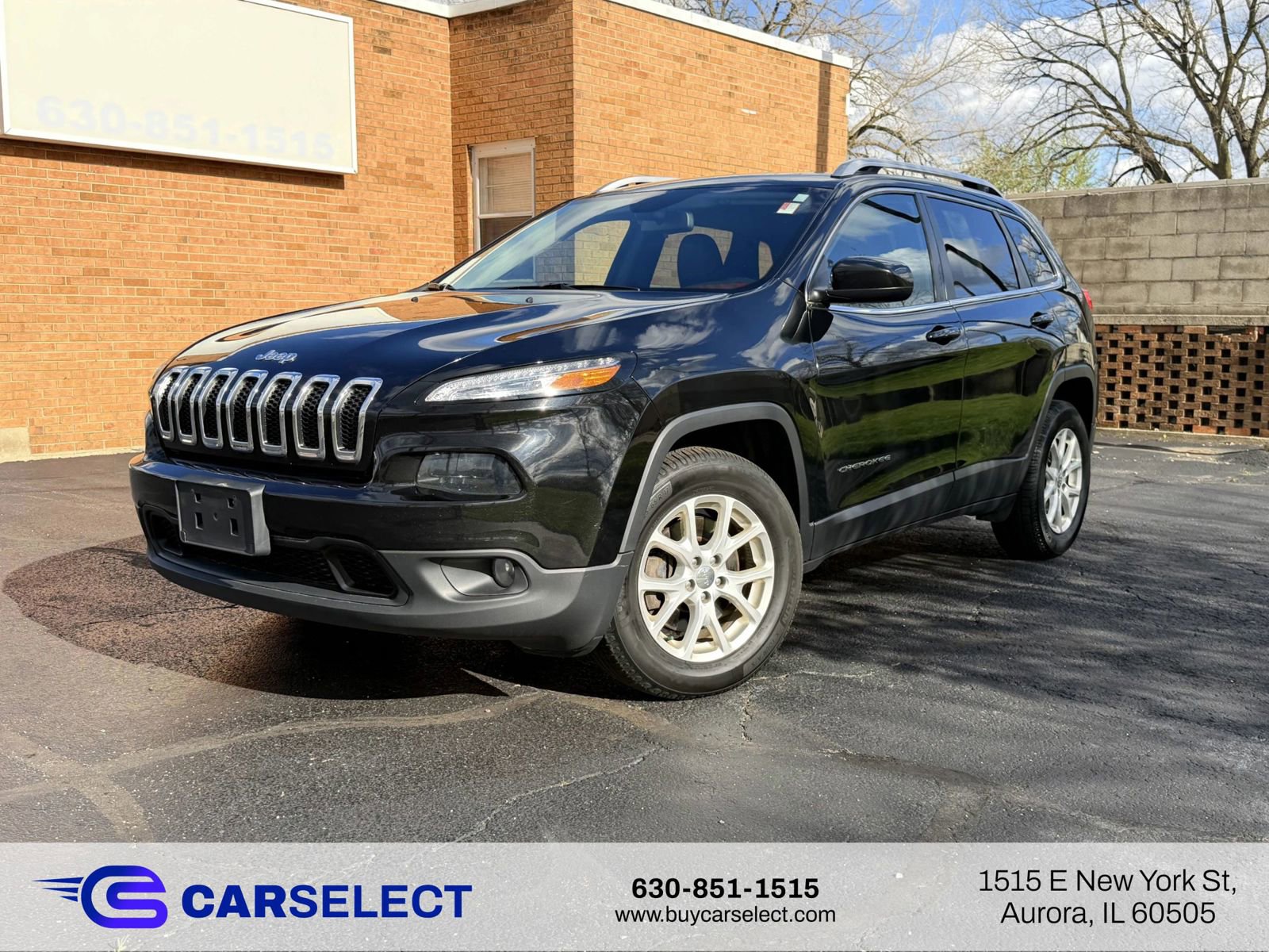 Used 2018 Jeep Cherokee Latitude Plus w/ Cold Weather Group AWD/4WD image 1