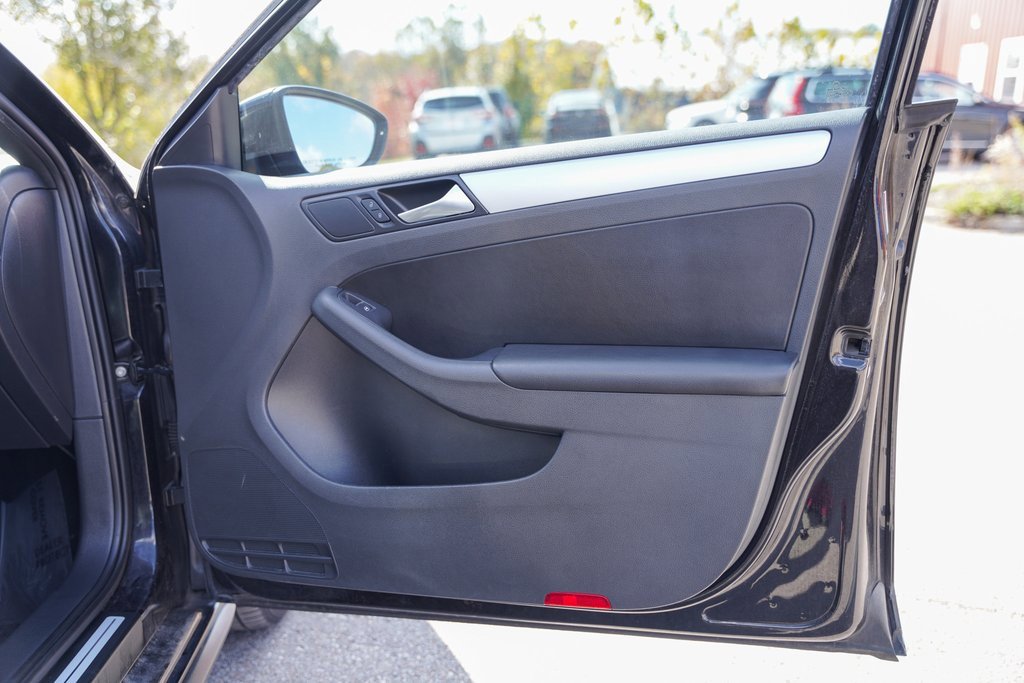 Used 2014 Volkswagen Jetta GLI Autobahn image 31