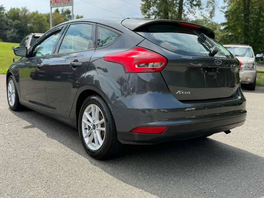 Used 2017 Ford Focus SE FWD image 5