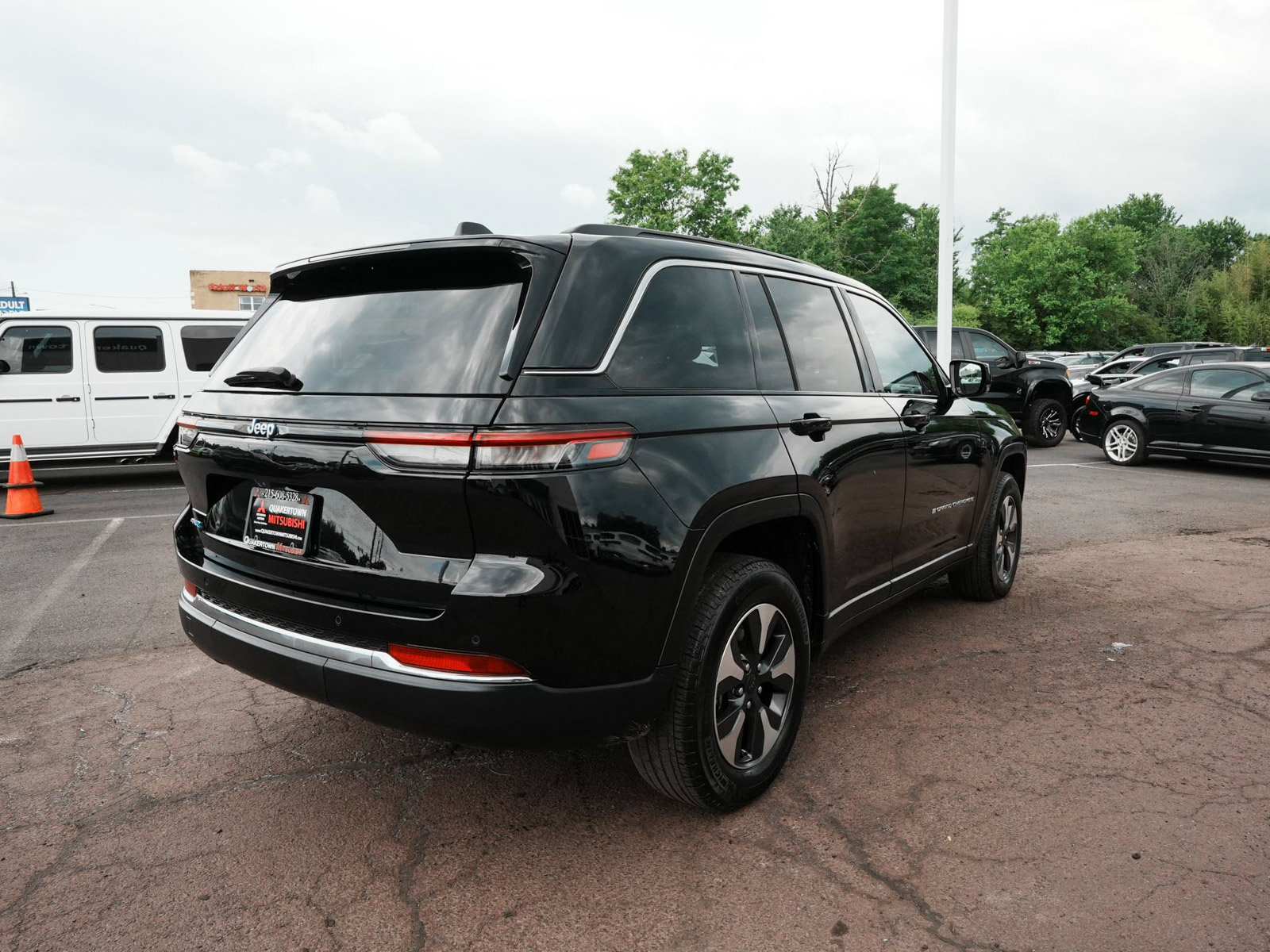 Used 2024 Jeep Grand Cherokee Limited 4xe AWD/4WD image 6
