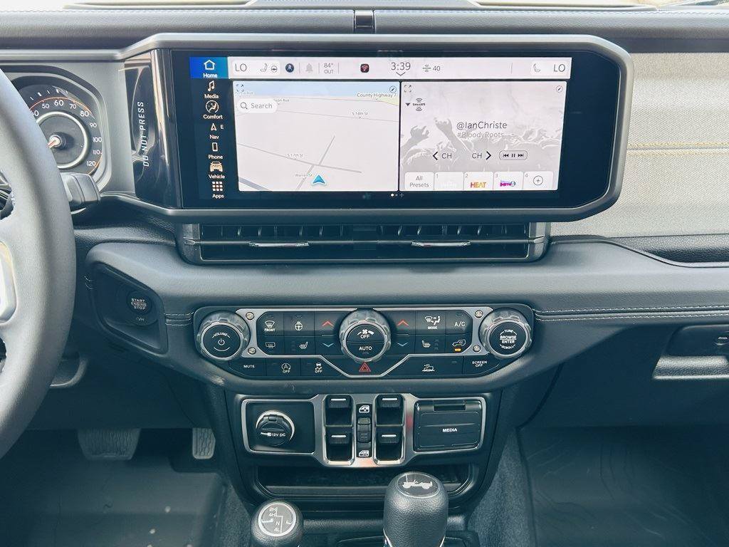 New 2025 Jeep Wrangler Unlimited Sahara w/ Technology Group AWD/4WD image 19