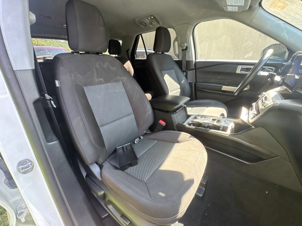 Used 2023 Ford Explorer XLT AWD/4WD image 11