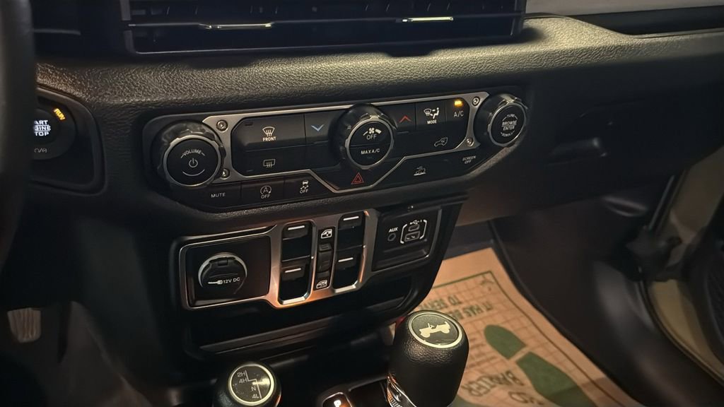 Used 2025 Jeep Wrangler Sport image 30