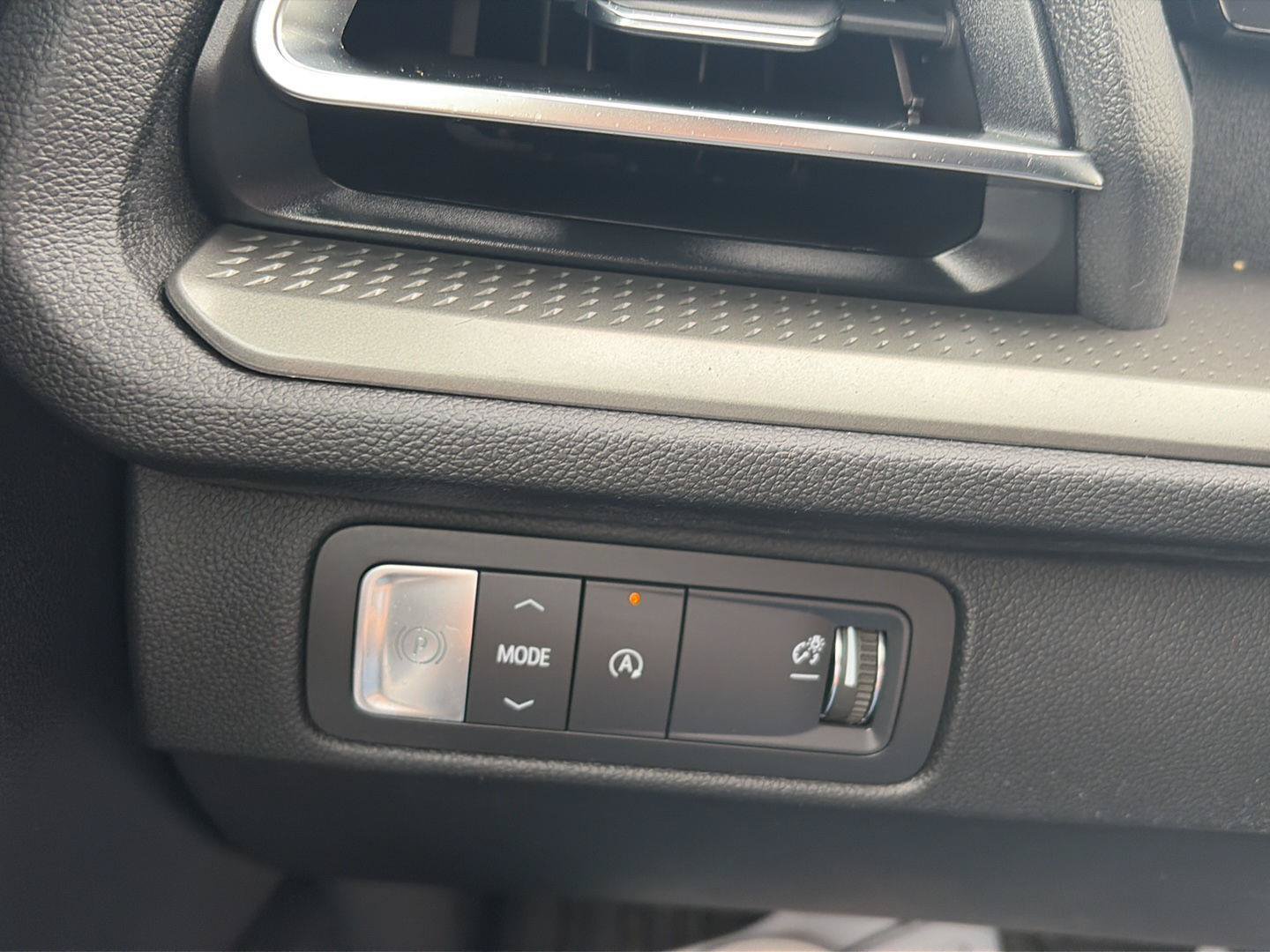 Used 2025 Chevrolet Traverse LT FWD image 26