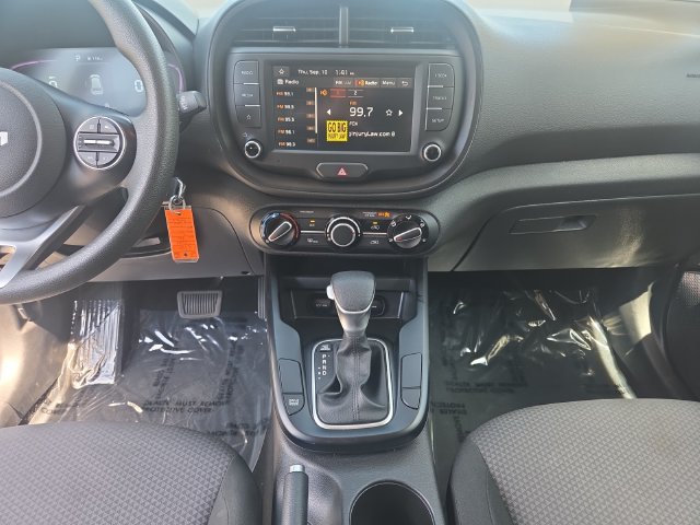Used 2025 Kia Soul LX w/ LX Technology Package FWD image 11