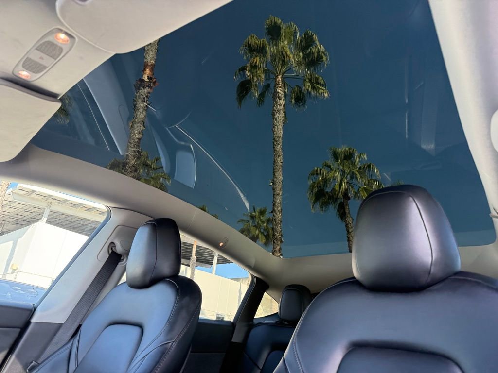 Used 2023 Tesla Model Y Performance image 2