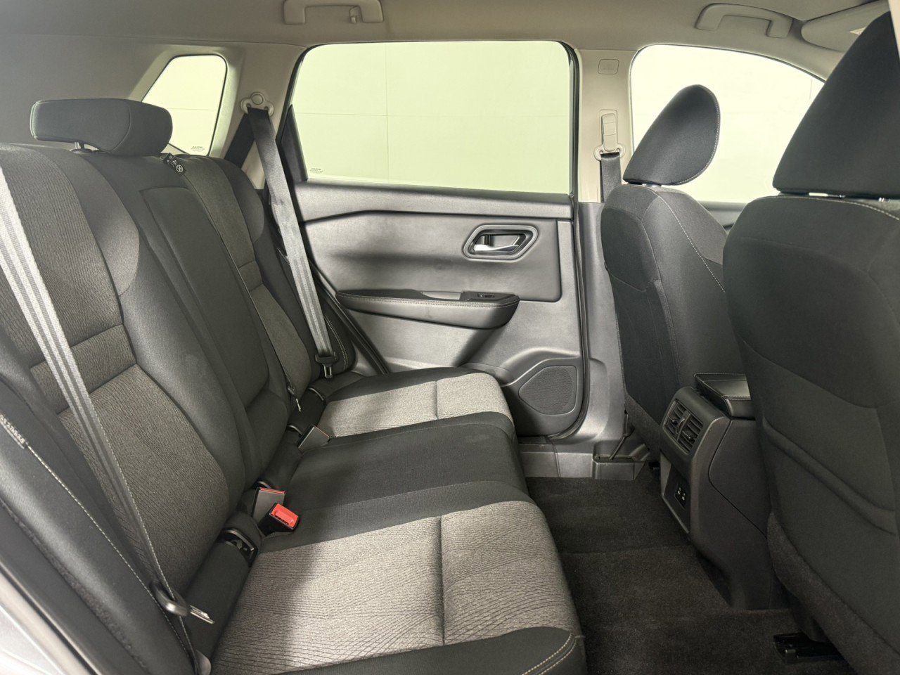 Used 2024 Nissan Rogue SV image 13