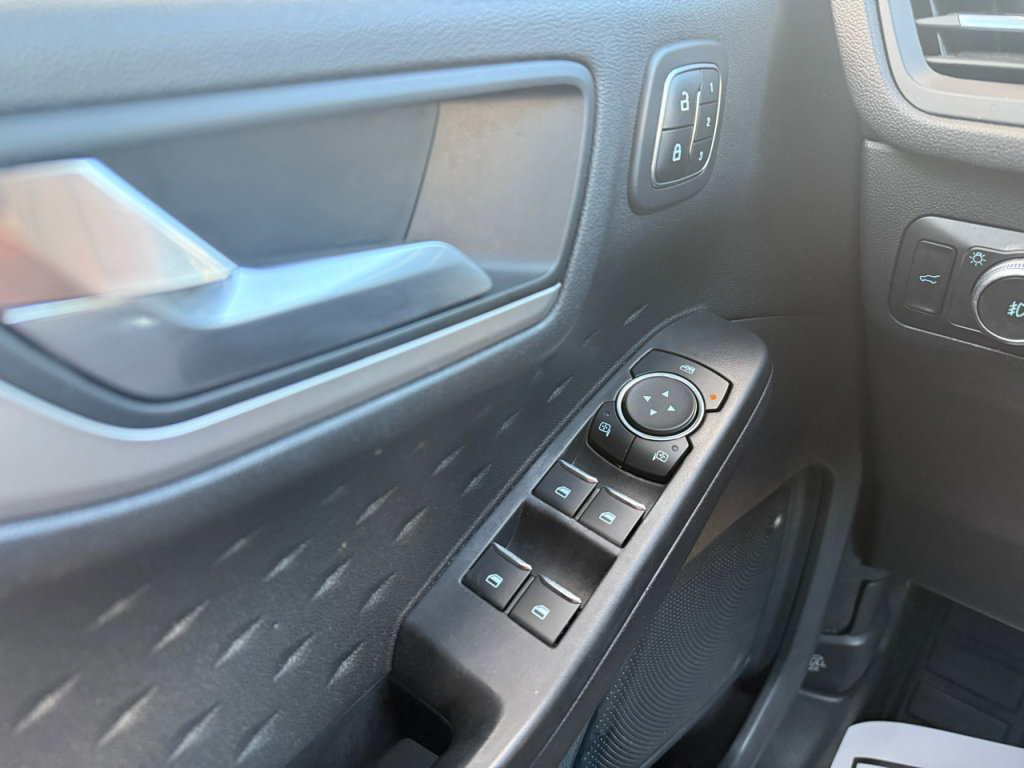 Used 2020 Ford Escape SEL image 15