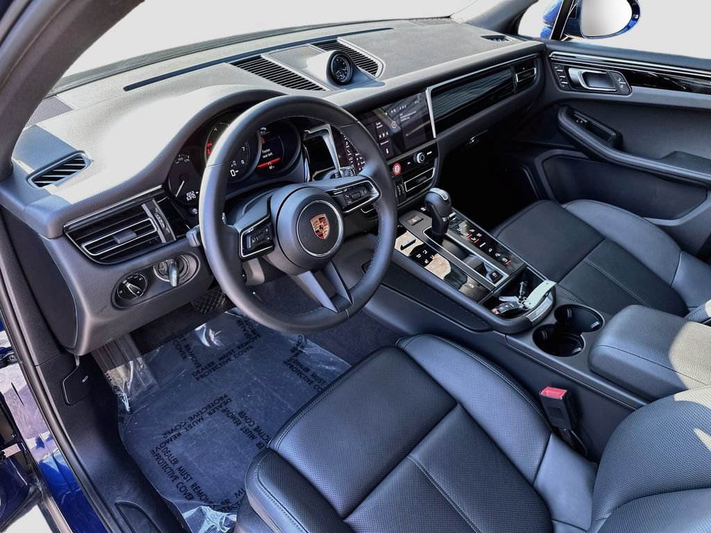 Certified 2026 Porsche Macan AWD/4WD image 4