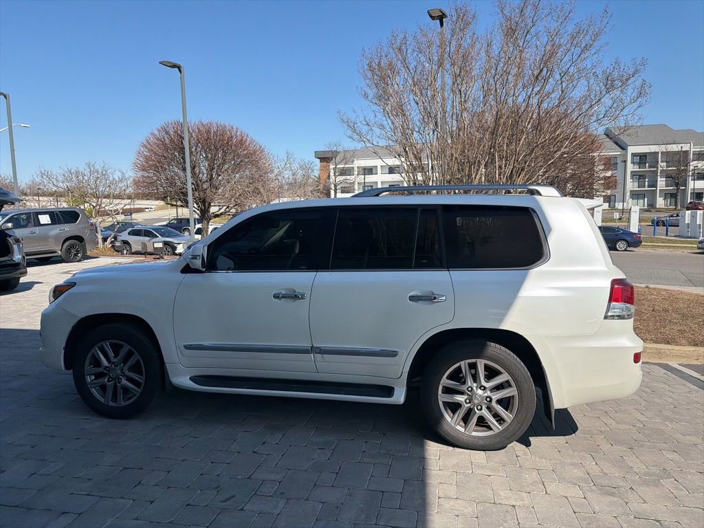 Used 2015 Lexus LX 570 4WD w/ Luxury Package image 17