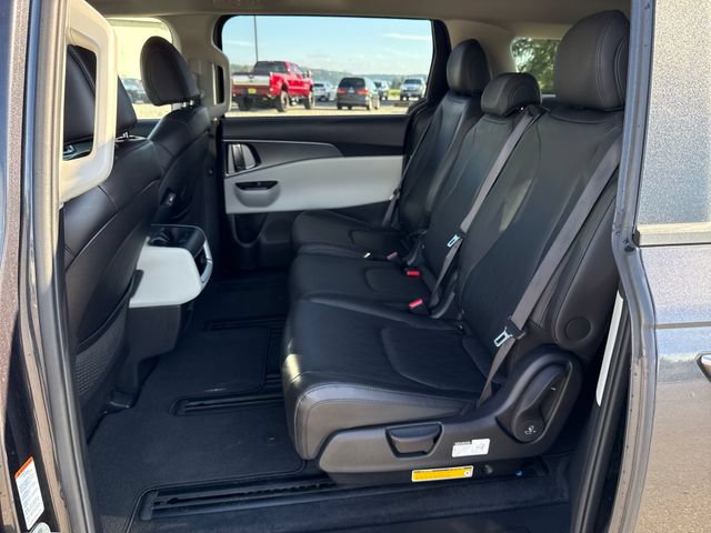 Used 2022 Kia Carnival LX FWD image 16
