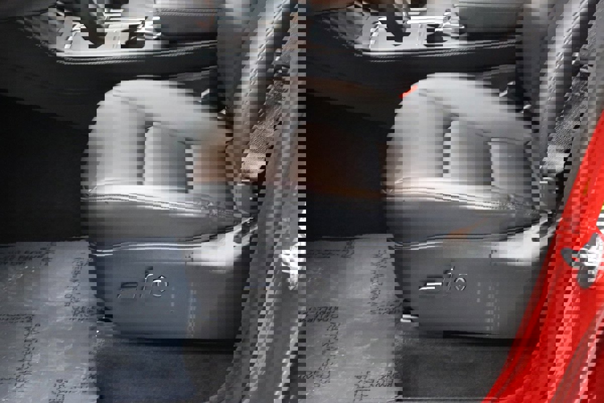 Used 2022 Tesla Model Y Long Range image 37