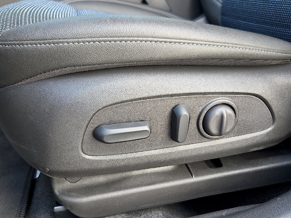 Used 2025 Buick Envista Preferred w/ Convenience I Package FWD image 16
