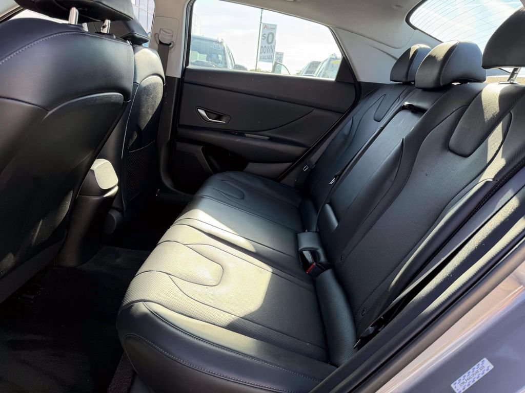 Certified 2023 Hyundai Elantra Limited FWD image 11