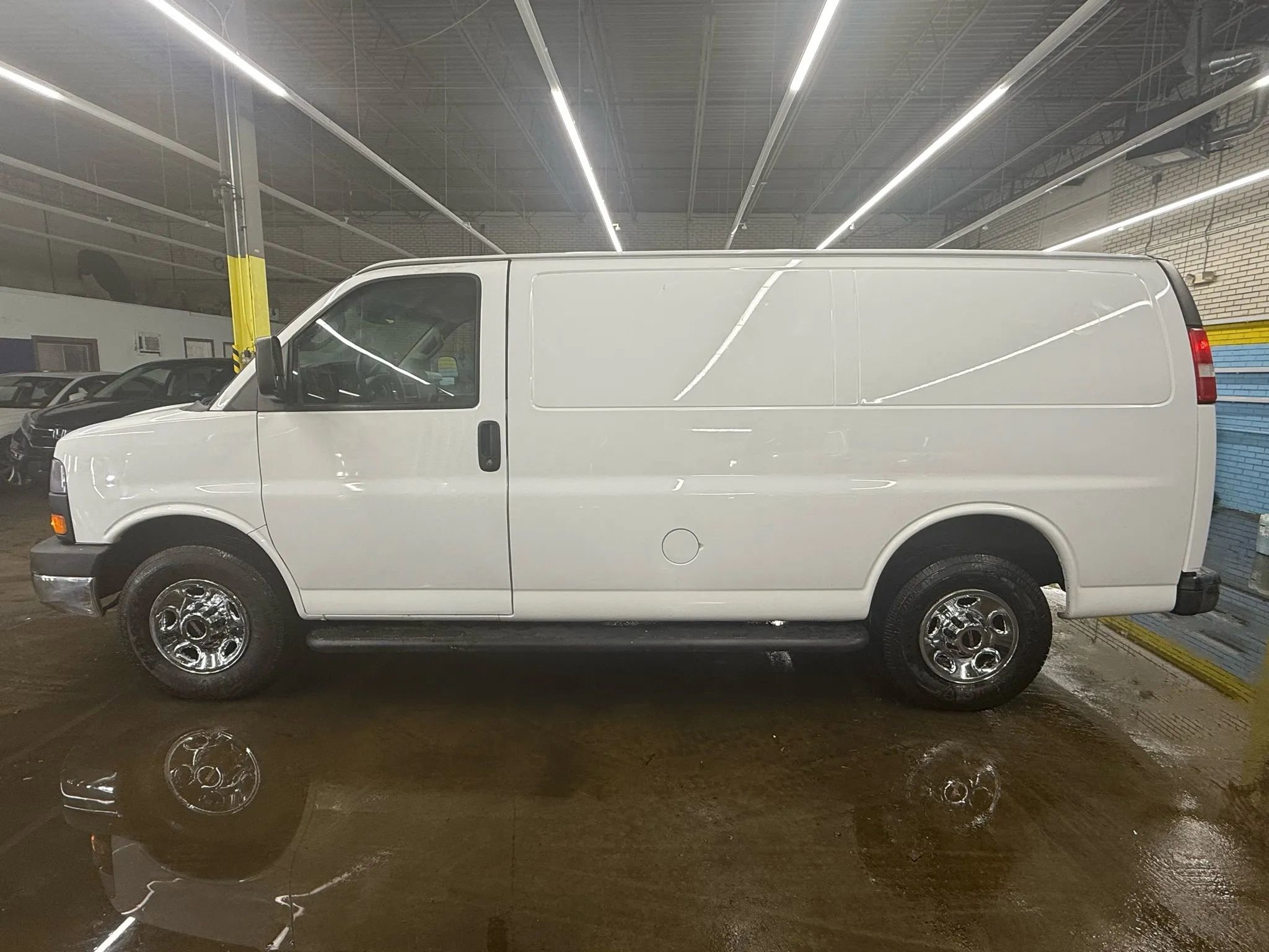 Used 2016 GMC Savana 2500 image 3