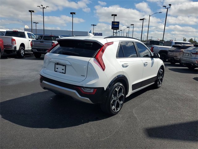 Used 2024 Kia Niro SX Touring image 3